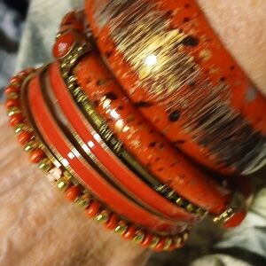 MINT COLLECTION 6 PIECE BANGLE BRACELET SET RED NWT